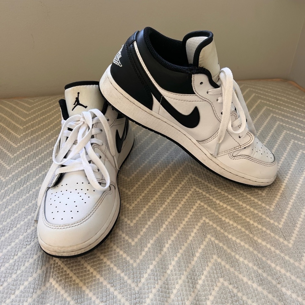 Nike Air Jordan 1 Low Boys Size 6 Bl/Wh
